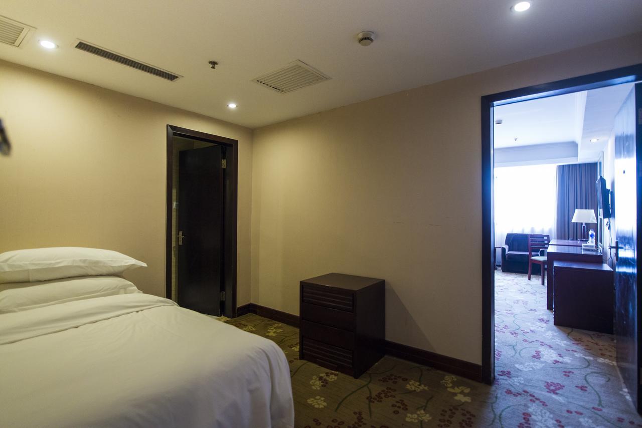 Vienna 3 Best Hotel Shanghai Expo Sanlin Экстерьер фото